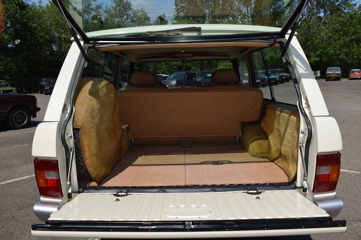 1985 LHD Range Rover Classic 3.9 RestoMod - Luxembourg Commission