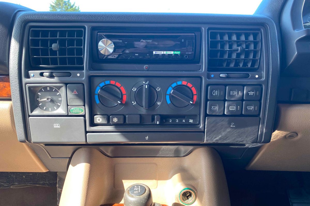 1994 RHD Range Rover Soft Dash - Restored by Kingsley