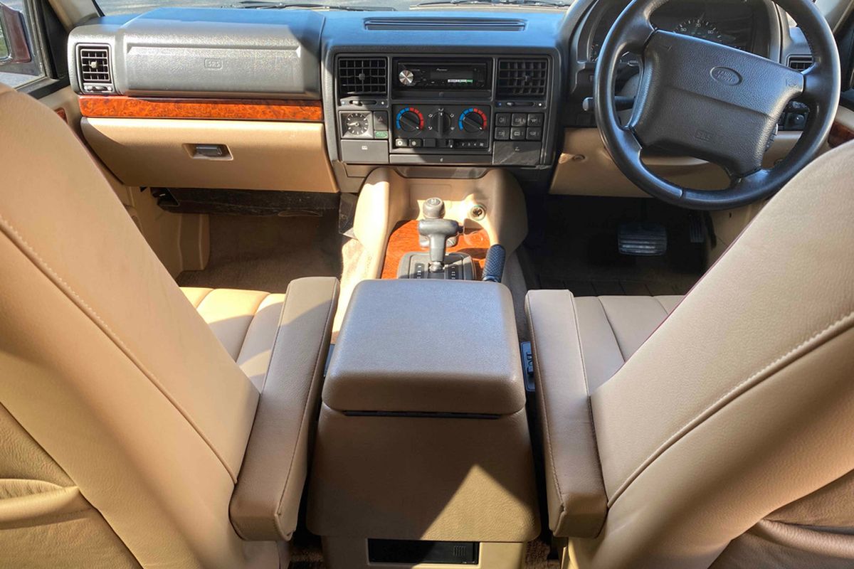 1994 RHD Range Rover Soft Dash - Restored by Kingsley