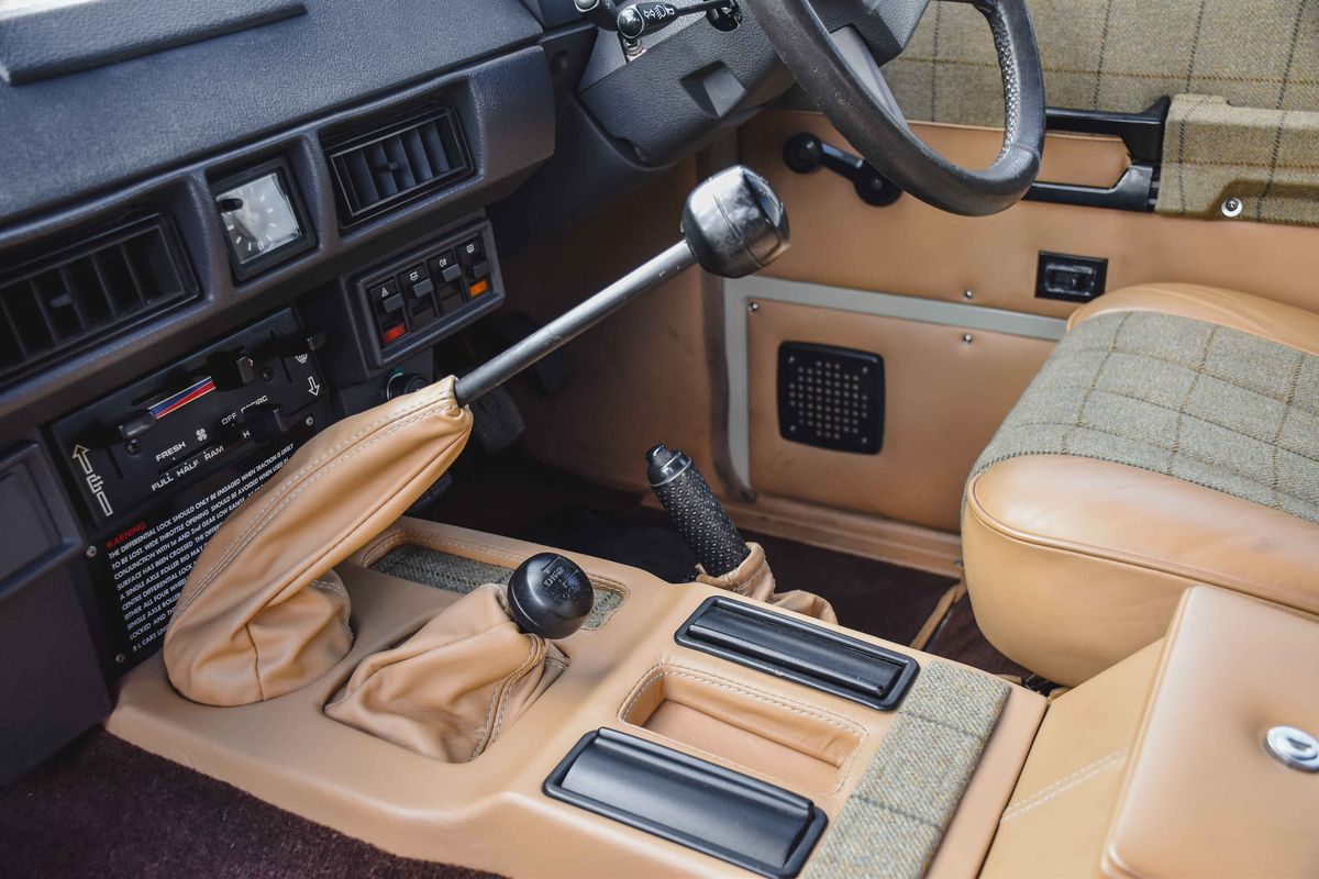 1984 RHD Range Rover Classic - For The Sporting Gentleman