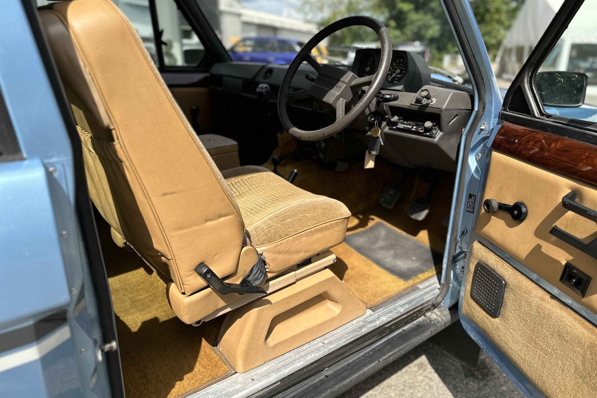 1981 2 door Range Rover Classic "In Vogue" edition - Rare!