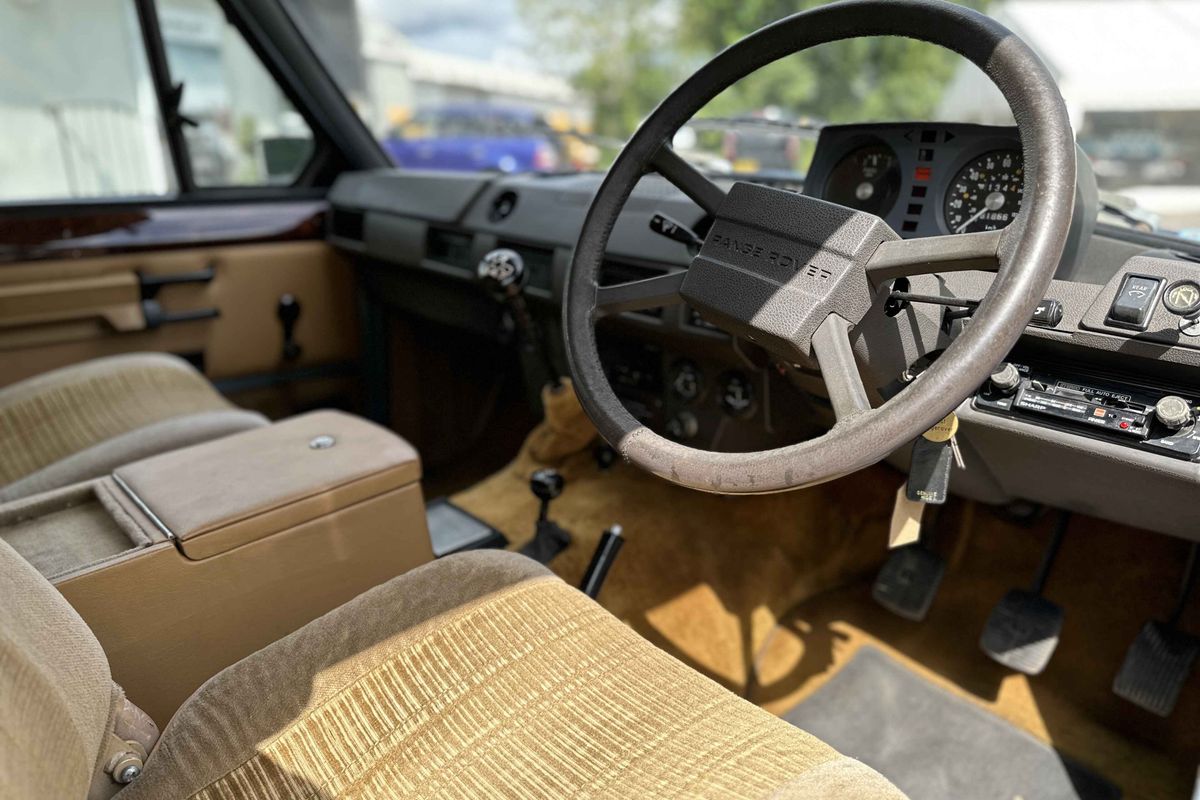 1981 2 door Range Rover Classic "In Vogue" edition - Rare!